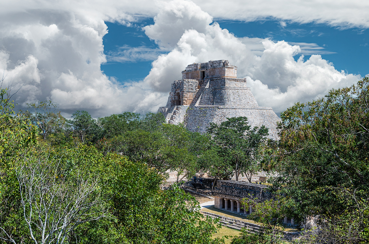 Ruinas y Pirámides
